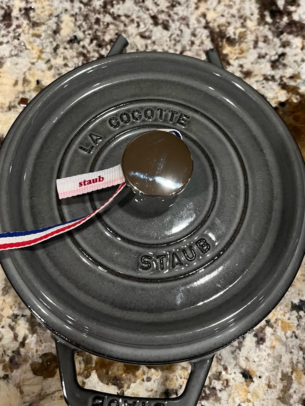 Staub La Cocotte Round cast iron pot with lid, 7 inches, 1.75 quarts, damaged - Picture 2 of 12
